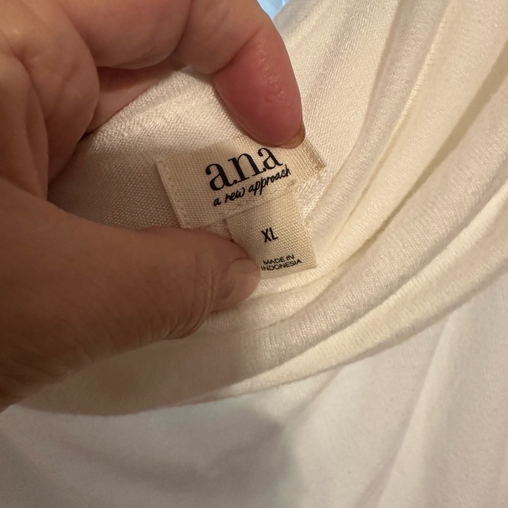 a.n.a Soft White droop next Blouse - Picture 2 of 4